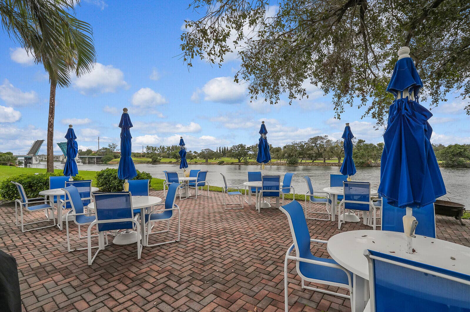 336 Golfview Road, #1115, North Palm Beach, FL 33408 Entertaining area with grill