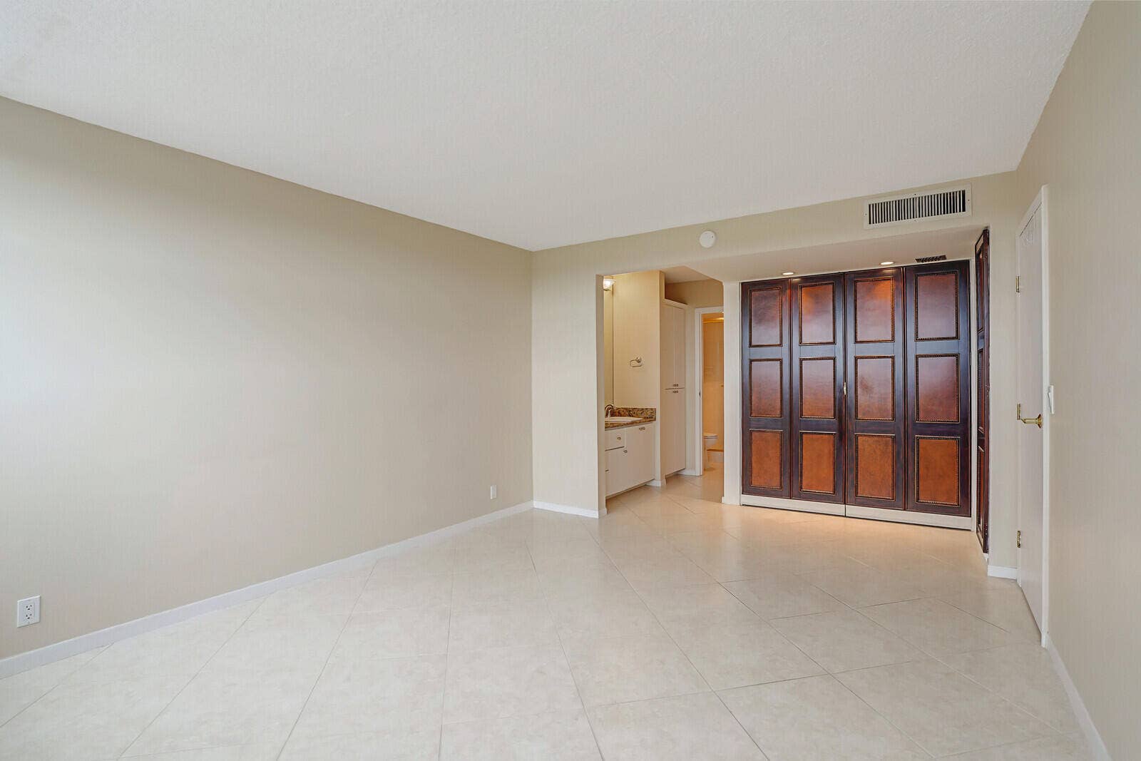 336 Golfview Road, #1115, North Palm Beach, FL 33408 Primary Bedroom