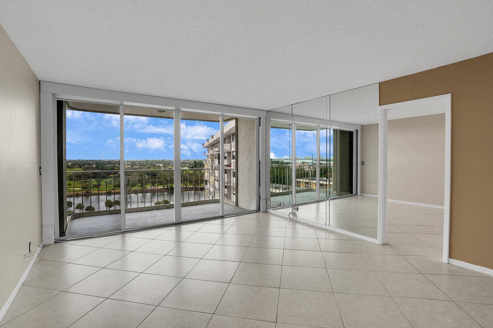 336 Golfview Road, #1115, North Palm Beach, FL 33408 Living