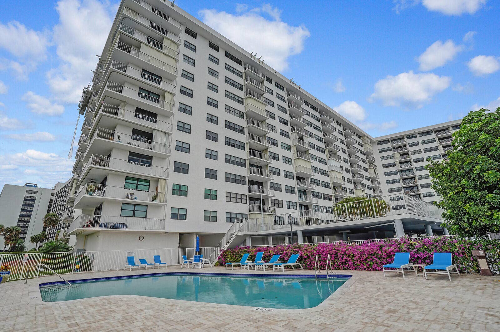 336 Golfview Road, #1115, North Palm Beach, FL 33408 Pool area