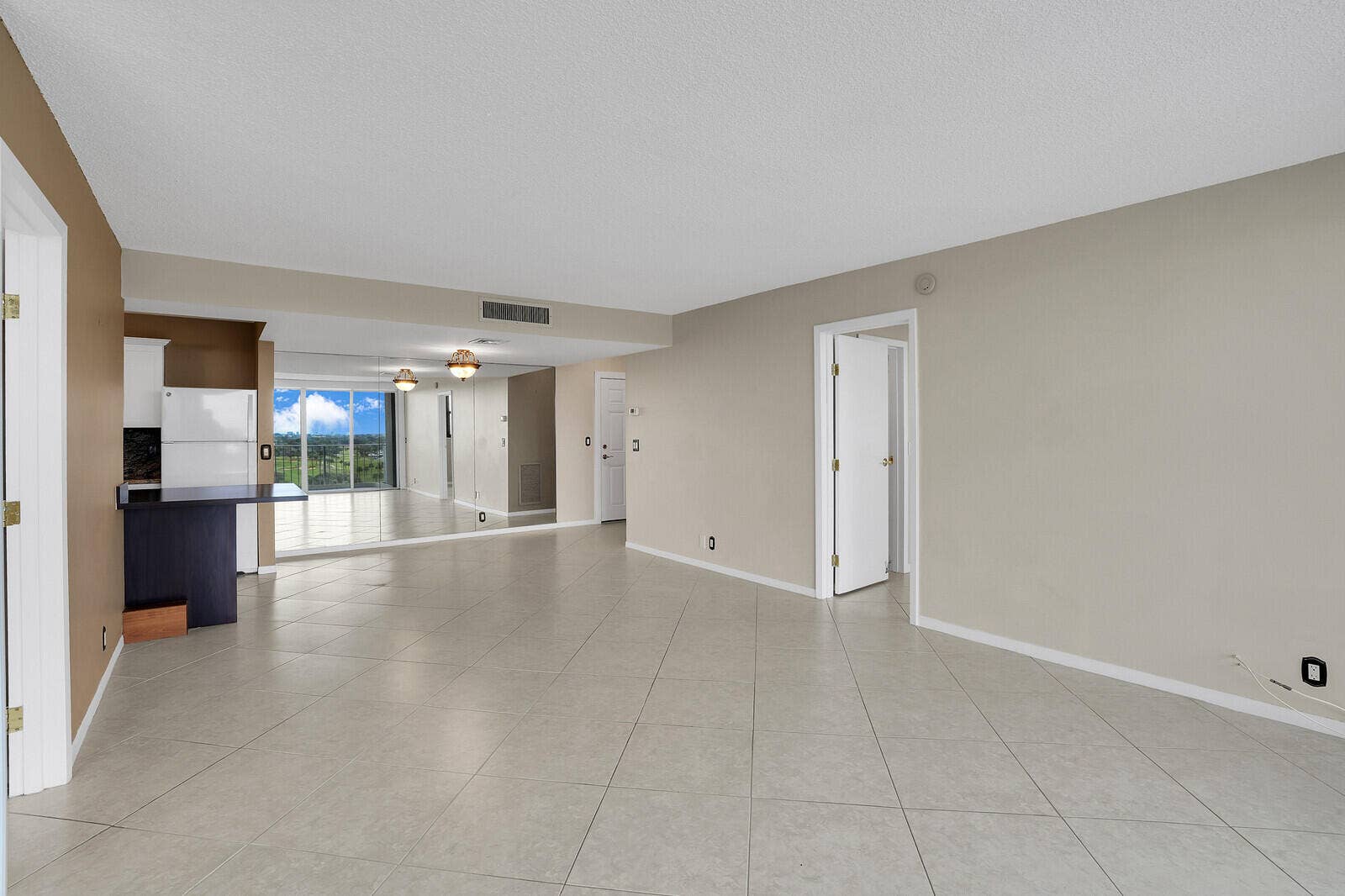 336 Golfview Road, #1115, North Palm Beach, FL 33408 Living