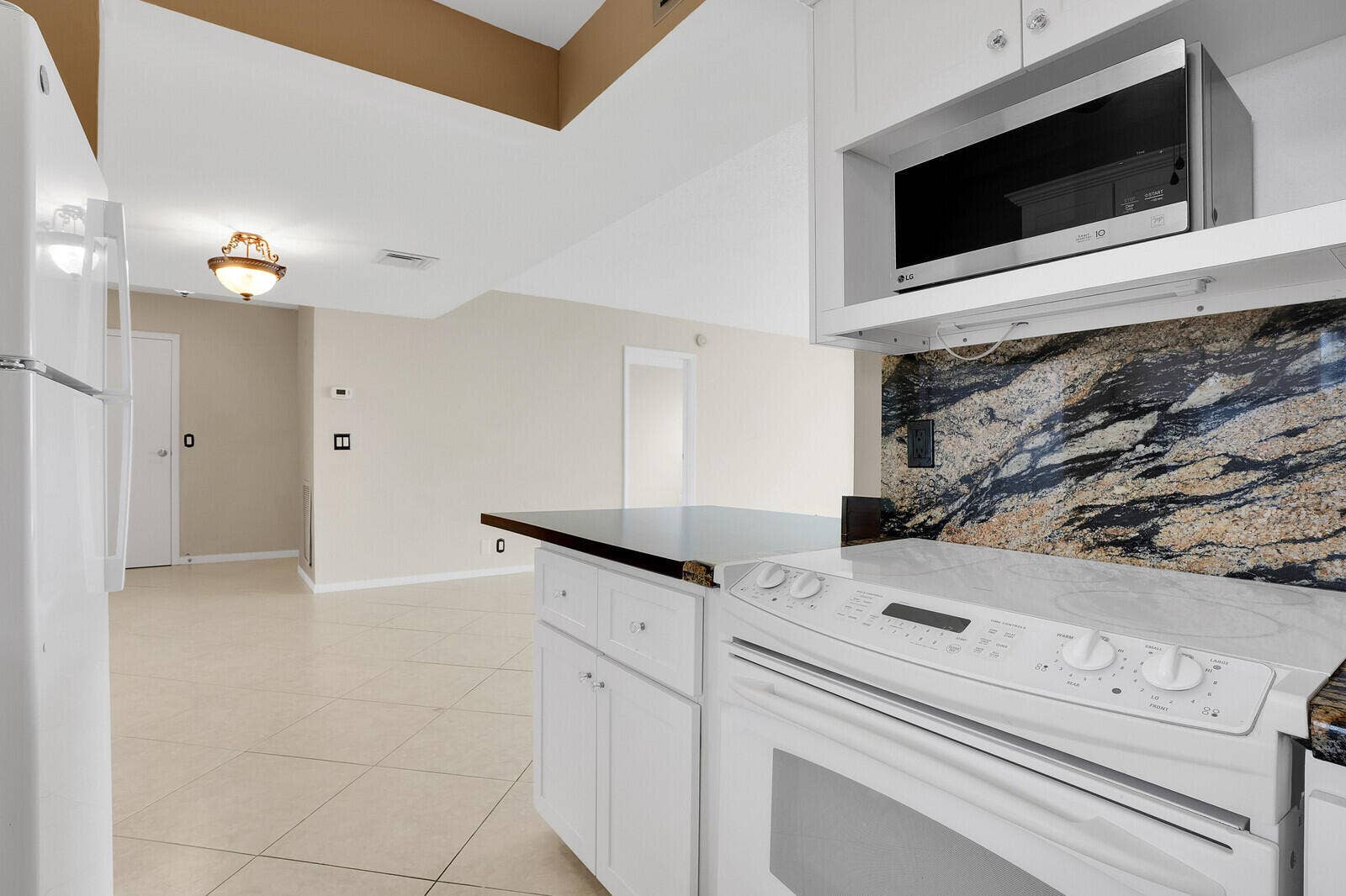 336 Golfview Road, #1115, North Palm Beach, FL 33408 Kitchen