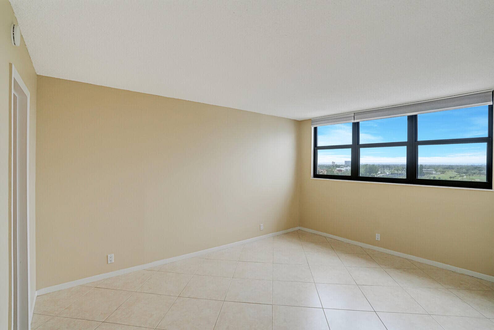 336 Golfview Road, #1115, North Palm Beach, FL 33408 Guest Bedroom
