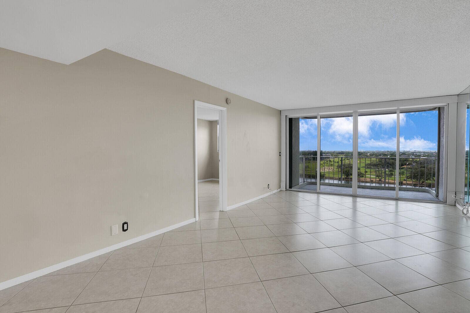 336 Golfview Road, #1115, North Palm Beach, FL 33408 Living