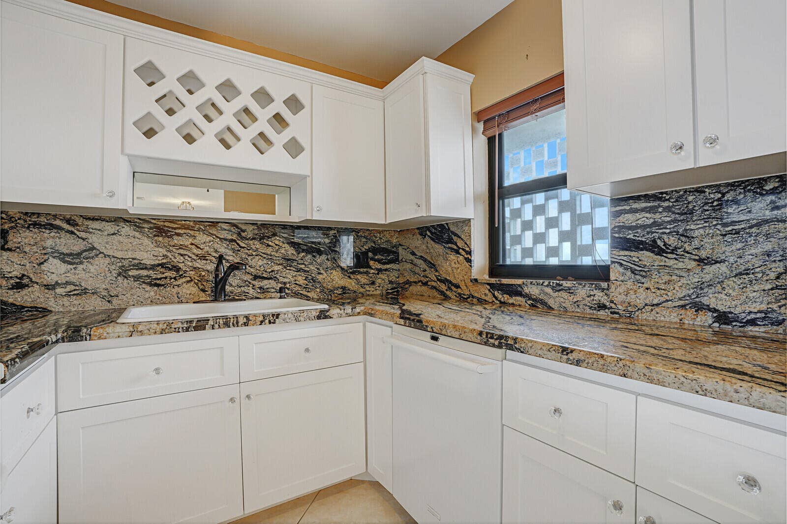 336 Golfview Road, #1115, North Palm Beach, FL 33408 Kitchen