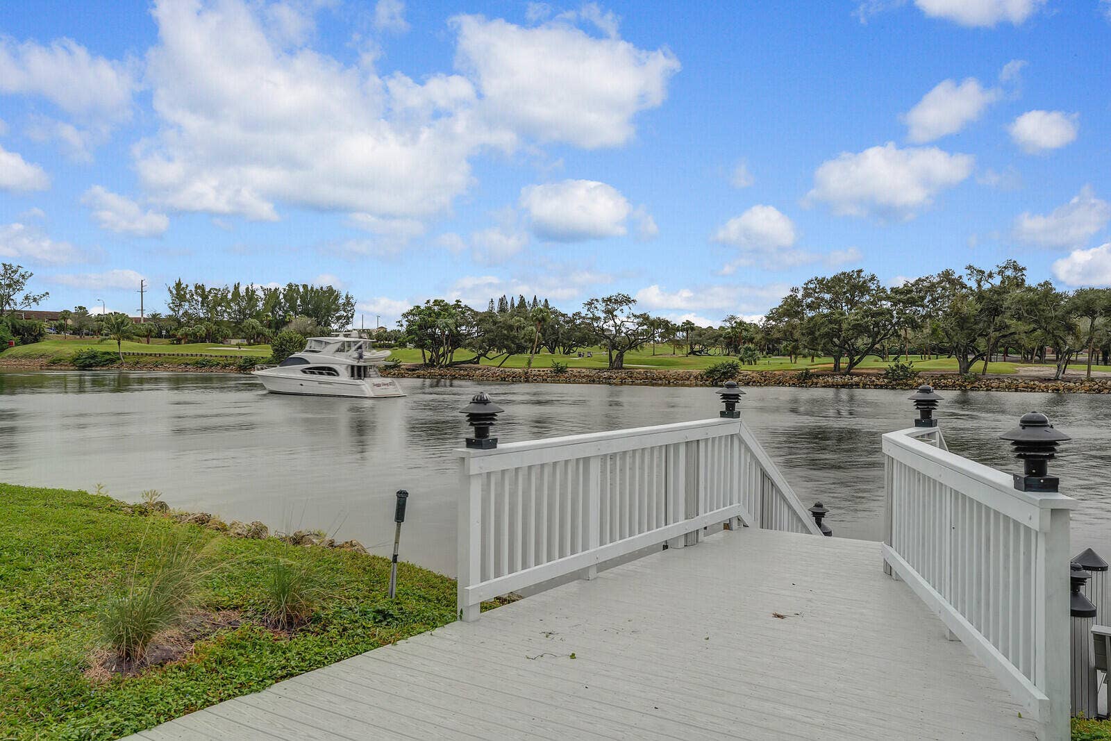 336 Golfview Road, #1115, North Palm Beach, FL 33408 Common Dock