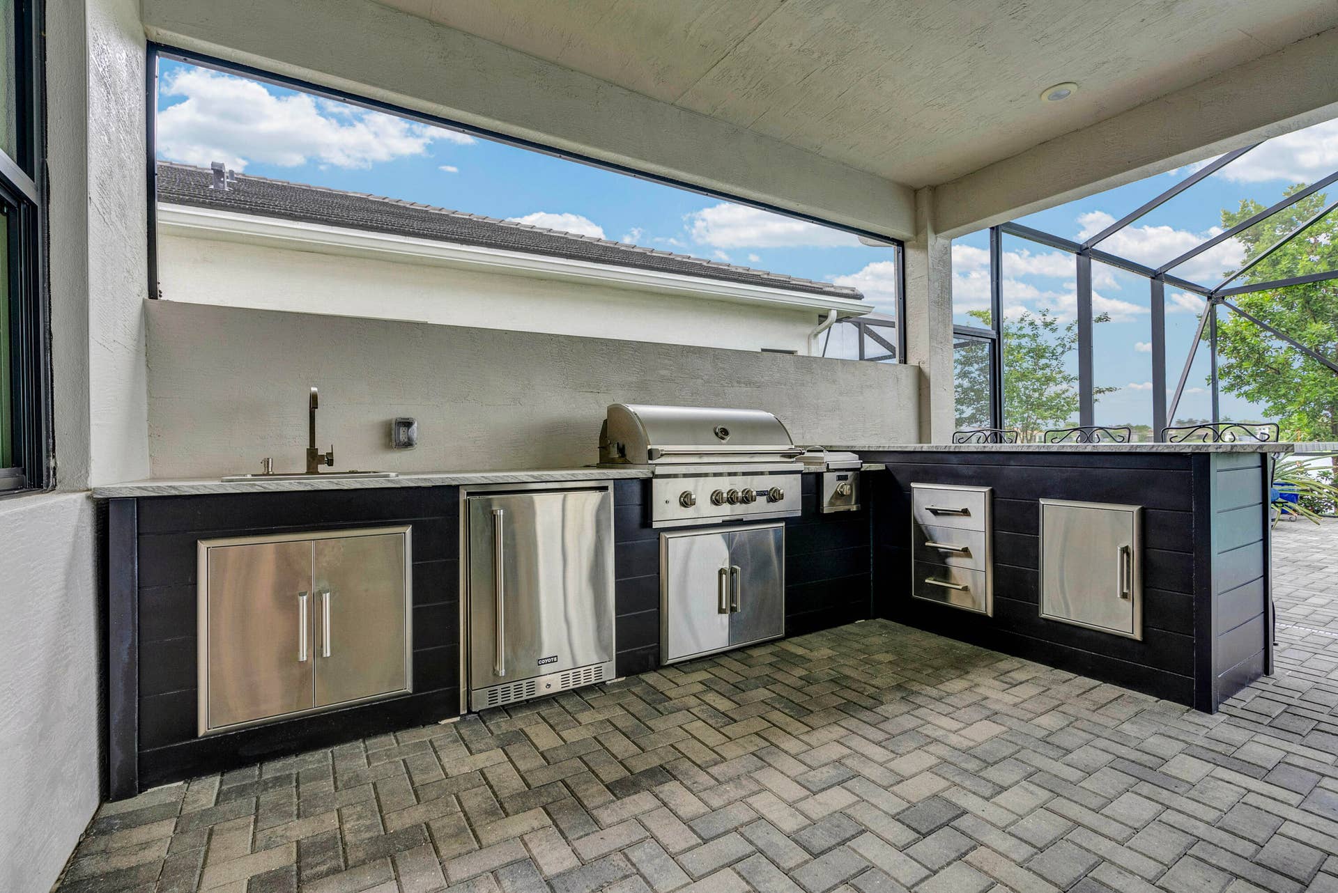 Outdoor Kitchen