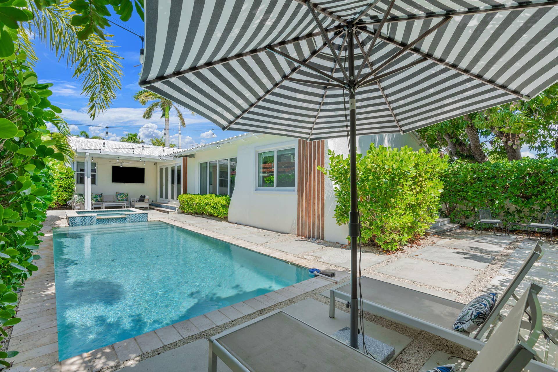 648 NE 17th Avenue, Fort Lauderdale, FL 33304 39-web-or-mls-648 NE 17th Ave, Fort Laud