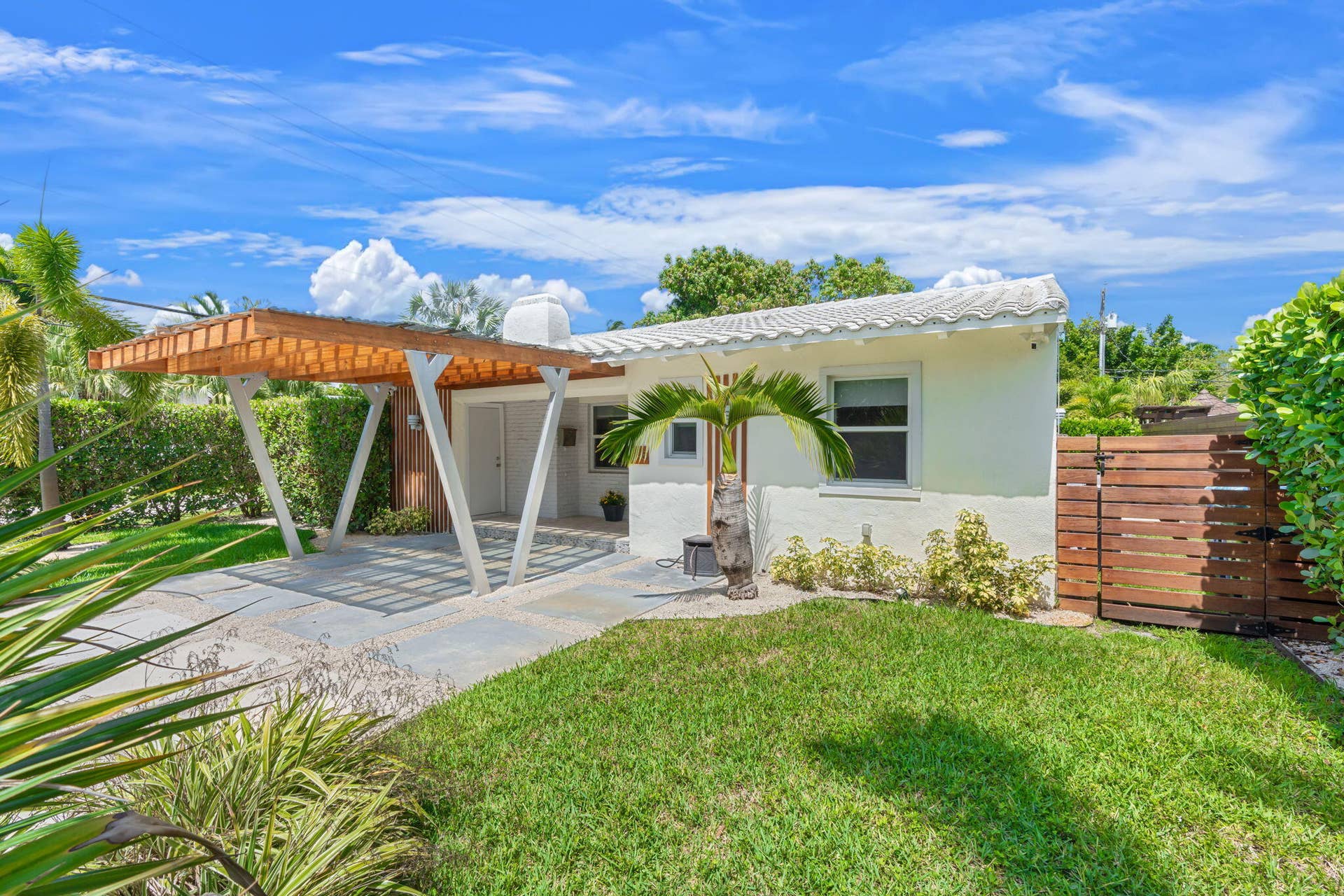648 NE 17th Avenue, Fort Lauderdale, FL 33304 2-web-or-mls-648 NE 17th Ave, Fort Laude