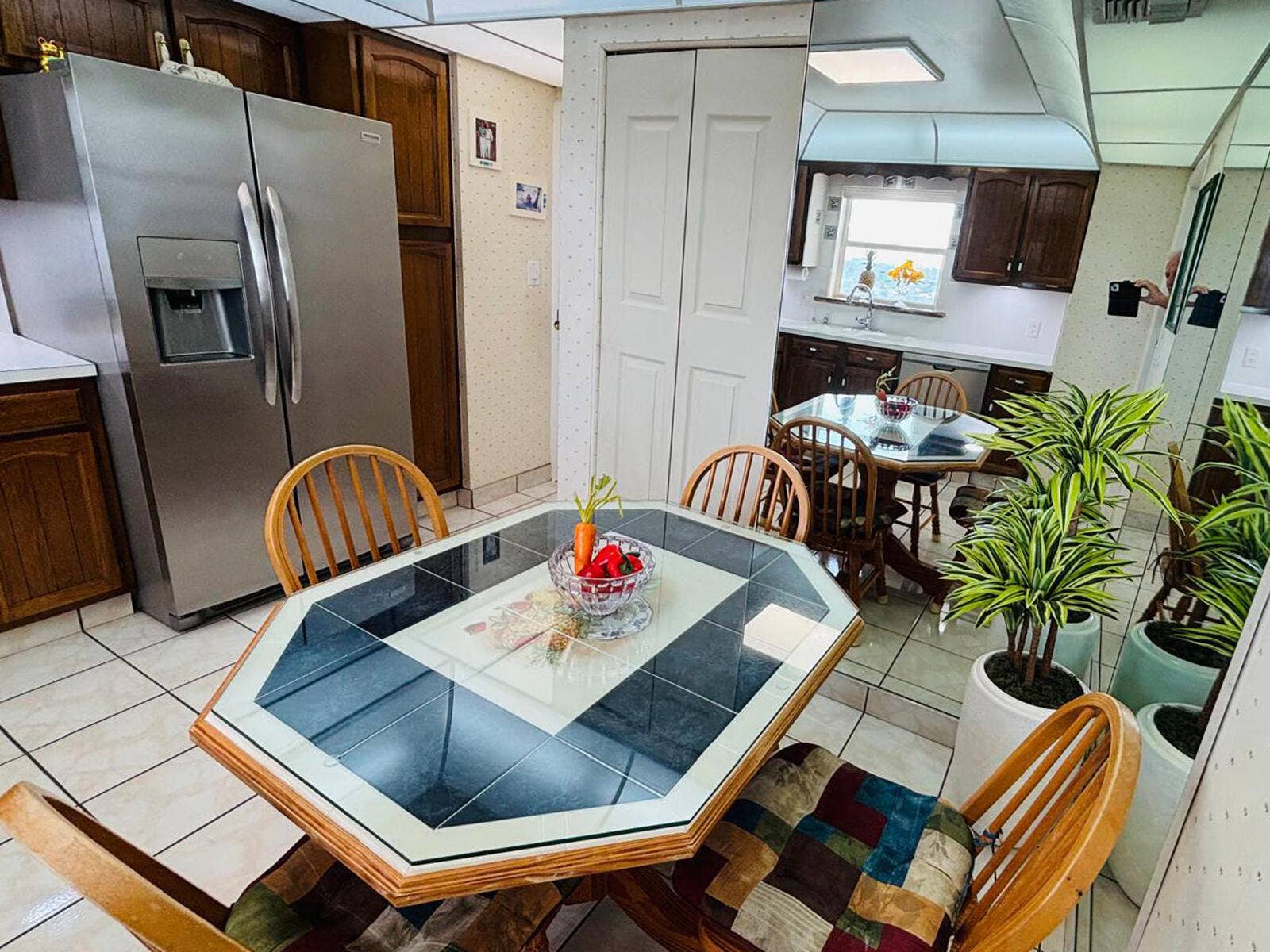 3900 Galt Ocean Drive, #608, Fort Lauderdale, FL 33308 Room for Breakfast table