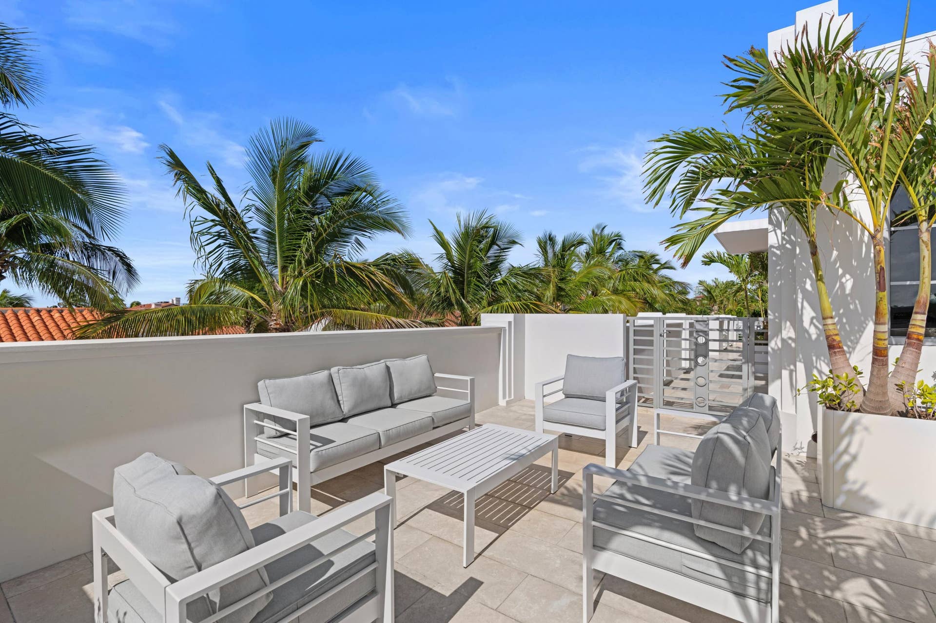 247 Worth Avenue, #Penthouse, Palm Beach, FL 33480 Entertaining East Side of Patio