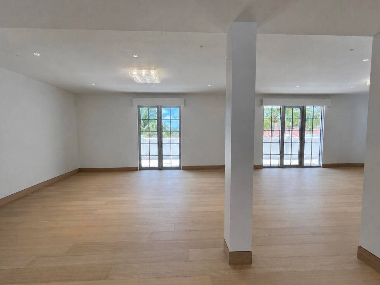247 Worth Avenue, #Penthouse, Palm Beach, FL 33480 Living Space without furnishings