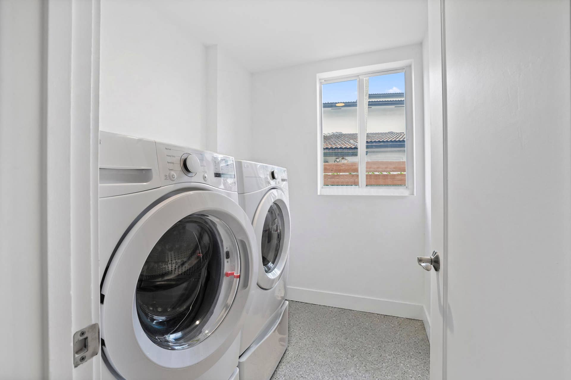 1321 Tangelo Isle, Fort Lauderdale, FL 33315 Large Laundry Room