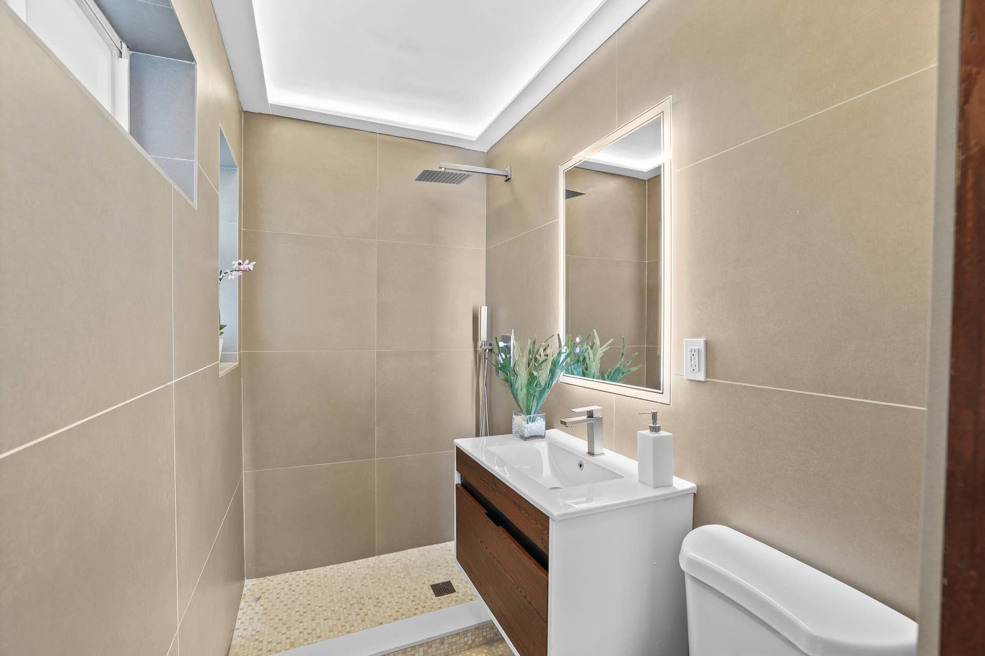 1321 Tangelo Isle, Fort Lauderdale, FL 33315 Brandnew Bathroom
