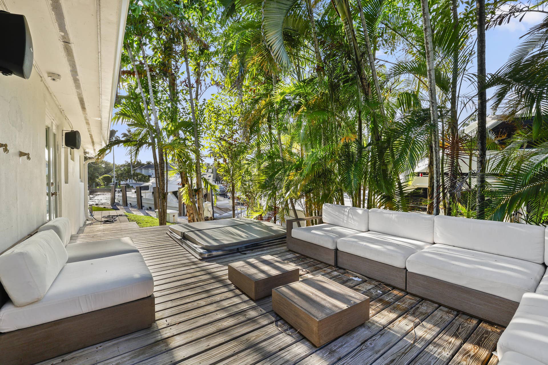 1321 Tangelo Isle, Fort Lauderdale, FL 33315 Private Hot Tub Lounge Area