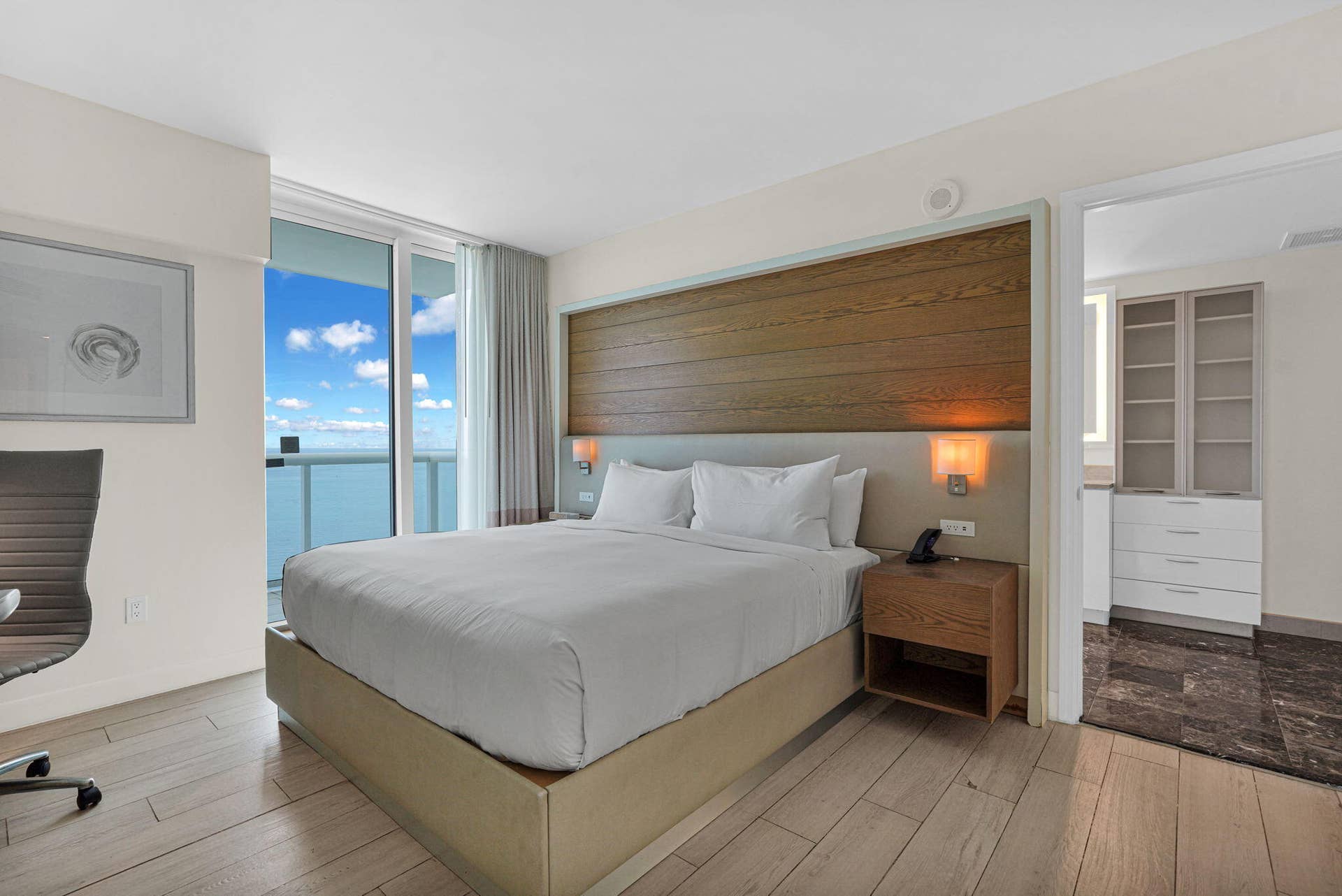 505 N Fort Lauderdale Beach Boulevard, #2018, Fort Lauderdale, FL 33304 King Bed