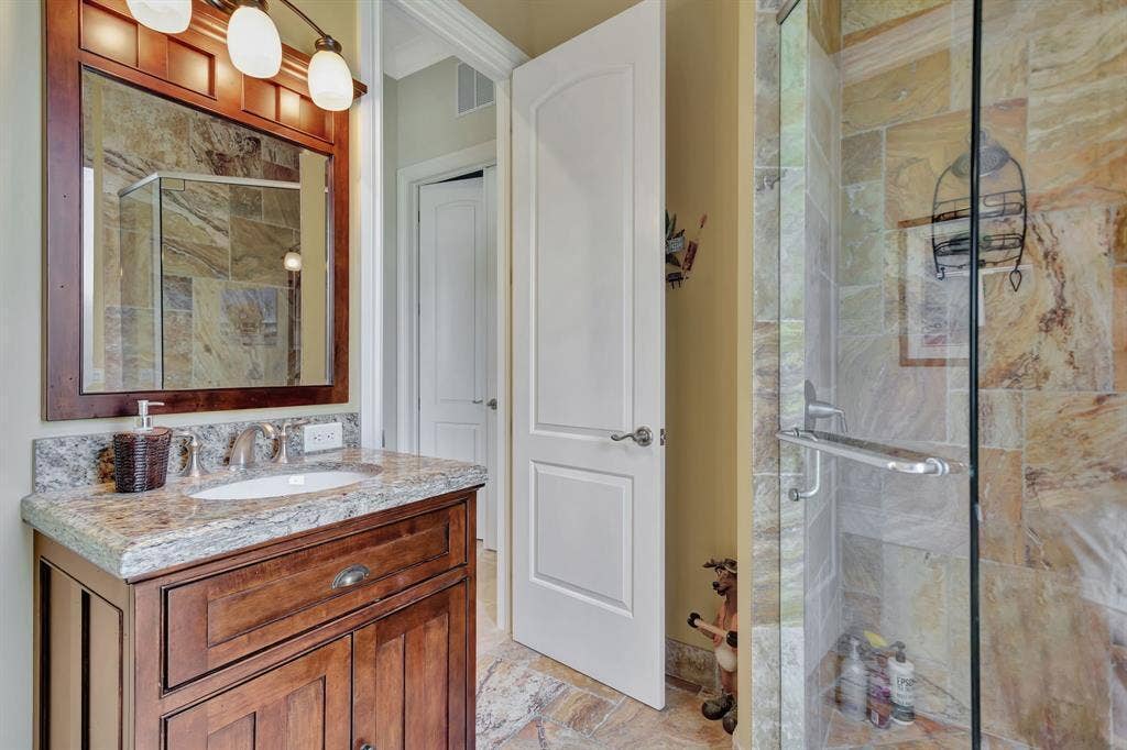4431 NE 24th Avenue, Lighthouse Point, FL 33064 Secondary bath/Cabana bath