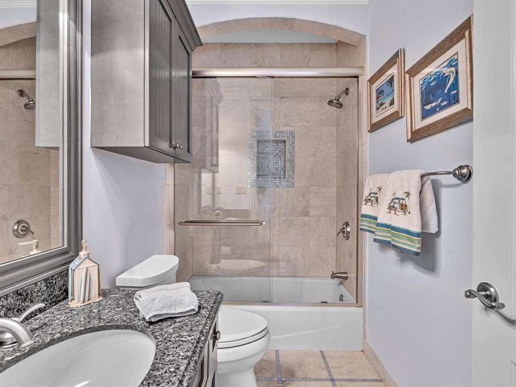 4431 NE 24th Avenue, Lighthouse Point, FL 33064 Secondary bath