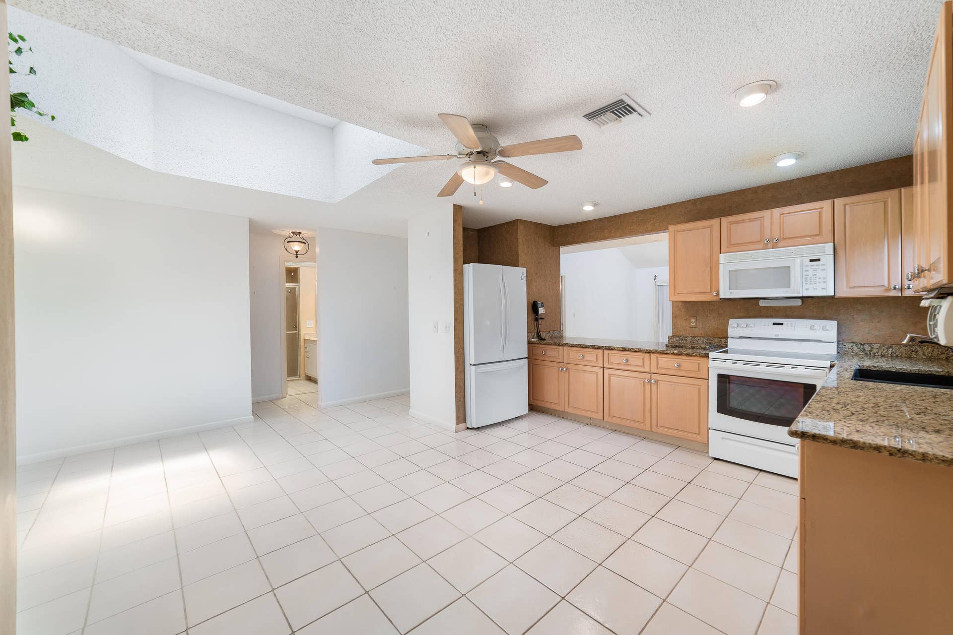 302 Deer Creek Wildwood Lane E, Deerfield Beach, FL 33442 DSC01405