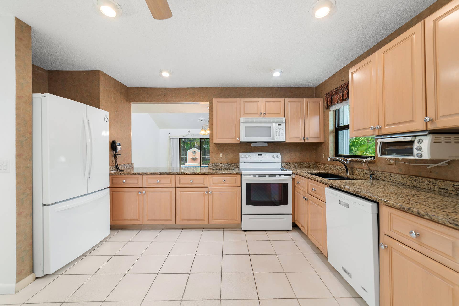 302 Deer Creek Wildwood Lane E, Deerfield Beach, FL 33442 DSC01406