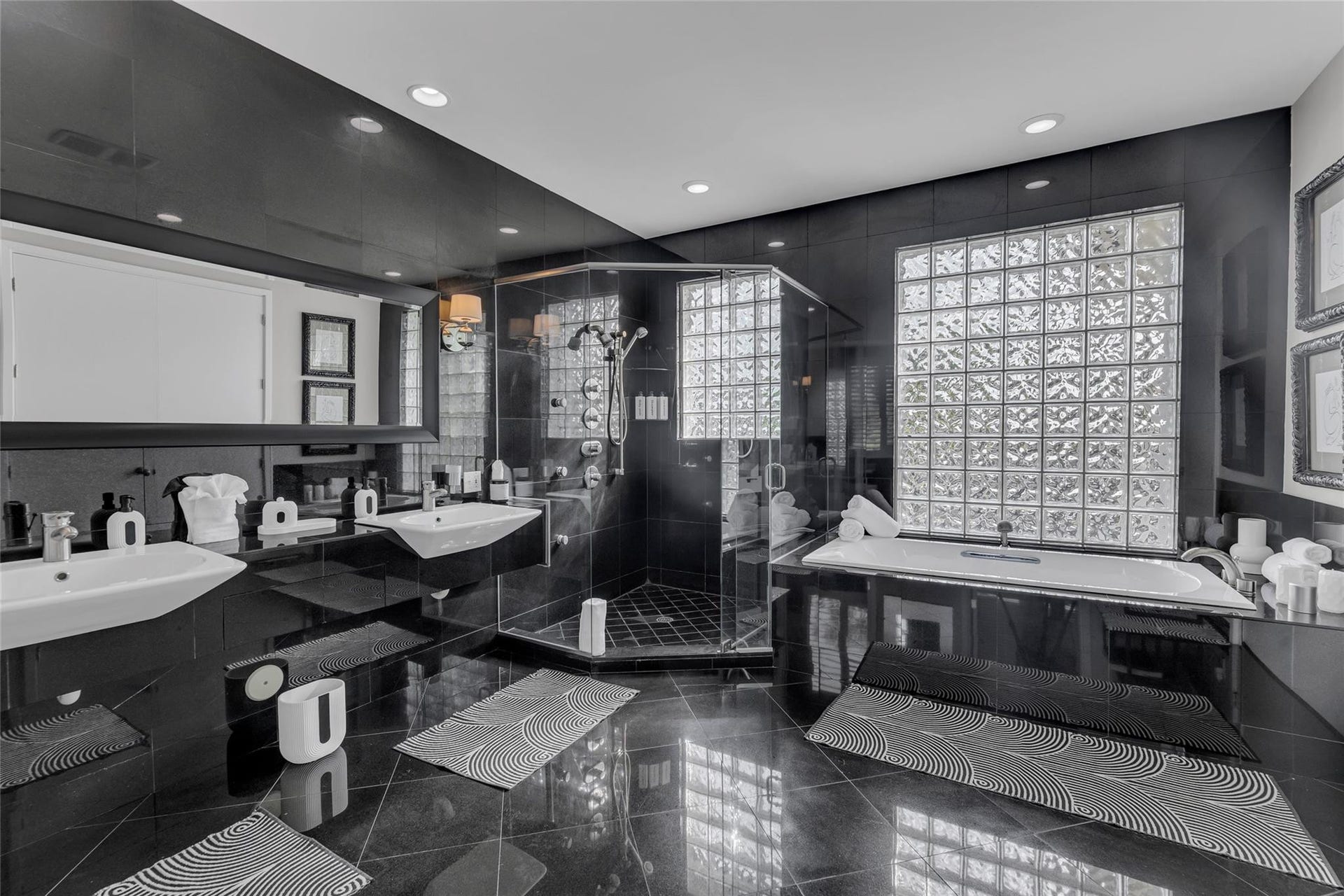 272 Imperial Lane, Lauderdale By The Sea, FL 33308 Primary En Suite Bathroom