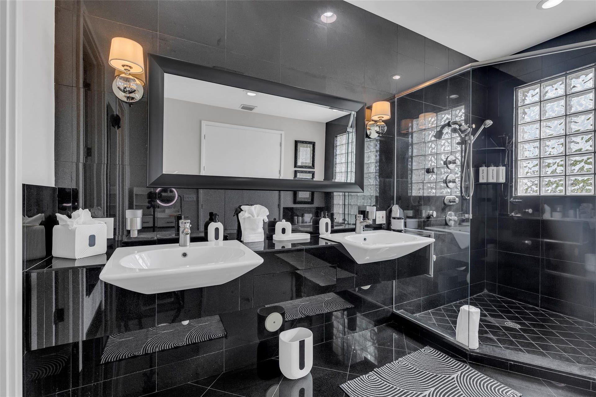 272 Imperial Lane, Lauderdale By The Sea, FL 33308 Primary En Suite Bathroom