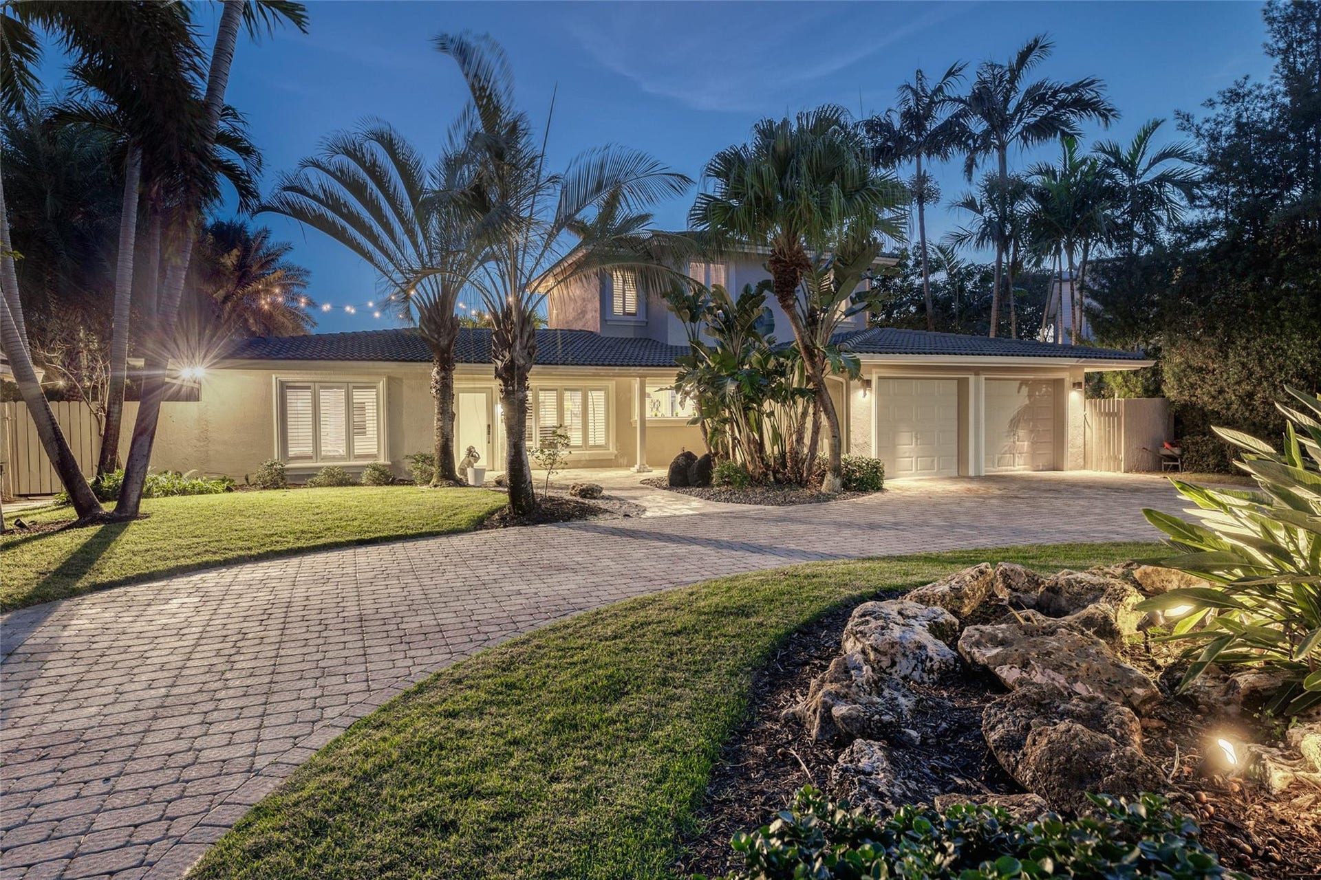 272 Imperial Lane, Lauderdale By The Sea, FL 33308 Circular Drive