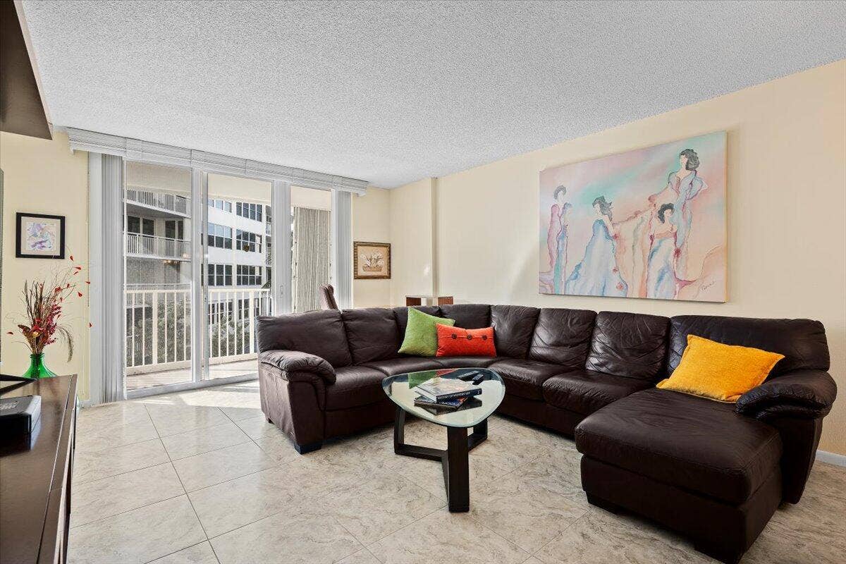3540 S Ocean Boulevard, #309, South Palm Beach, FL 33480 Living 1