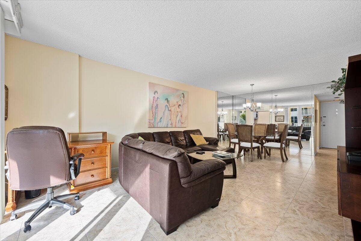 3540 S Ocean Boulevard, #309, South Palm Beach, FL 33480 Living 2