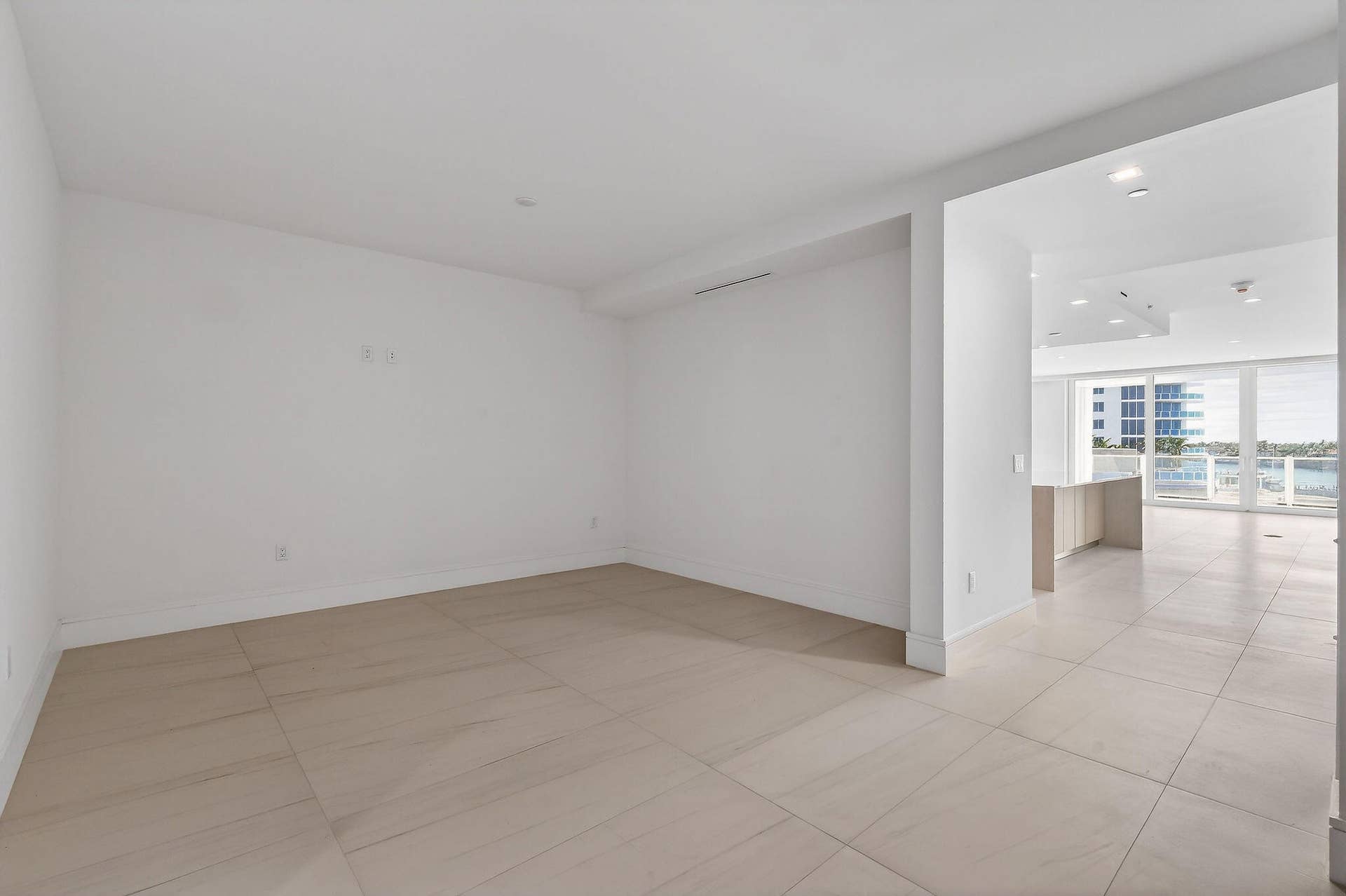 2200 Pga Boulevard, #515, Palm Beach Gardens, FL 33408 Office/Den
