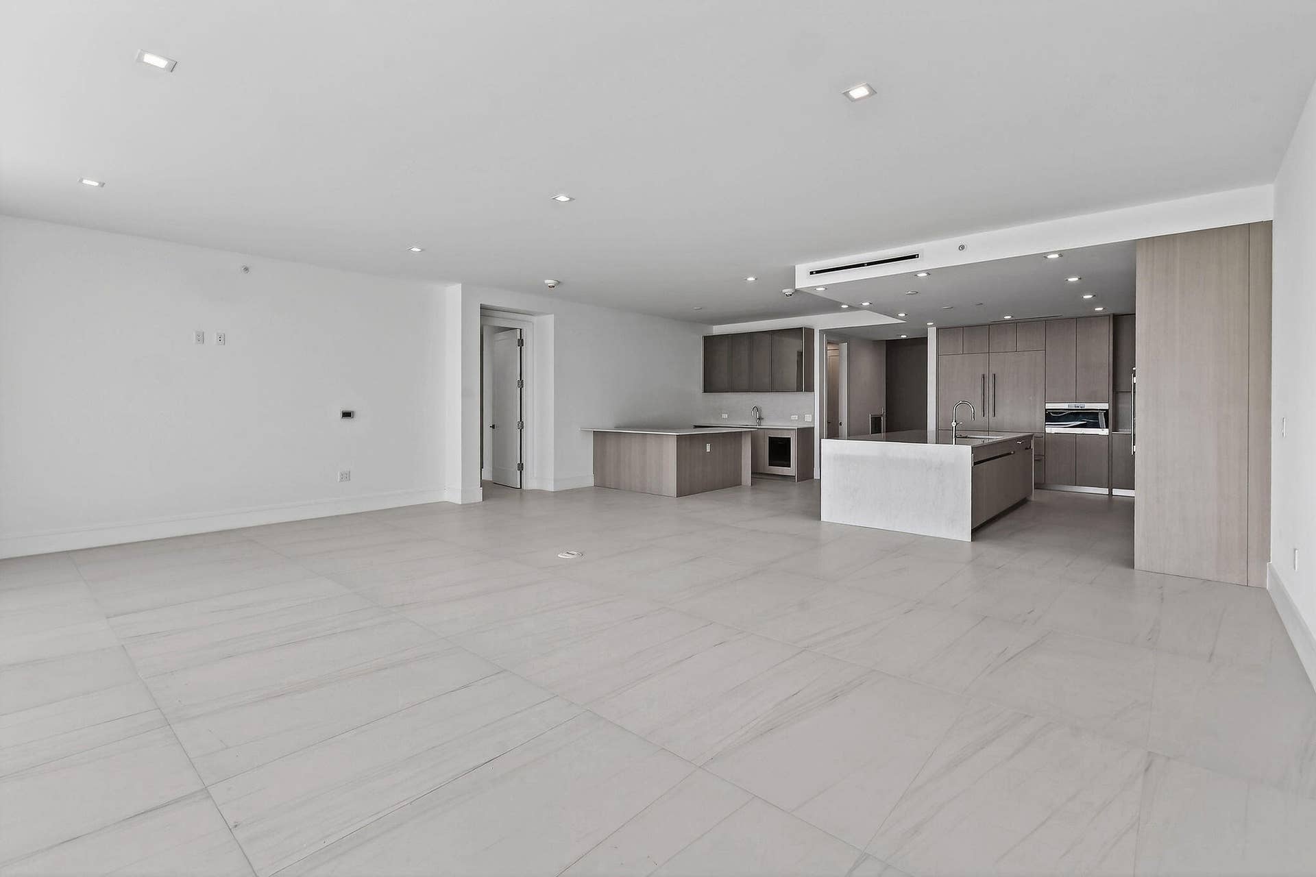 2200 Pga Boulevard, #515, Palm Beach Gardens, FL 33408 Dining & Living Room