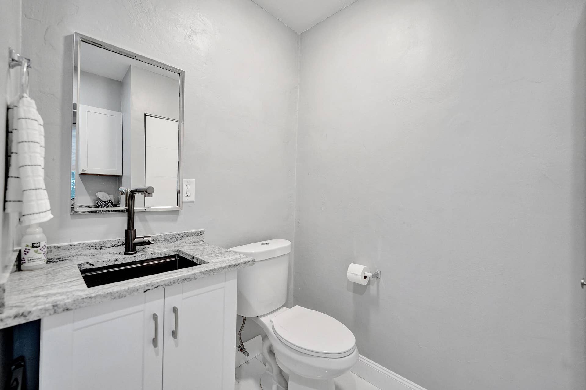 1431 S Ocean Boulevard, #2, Lauderdale By The Sea, FL 33062 31-half bath DSC03276