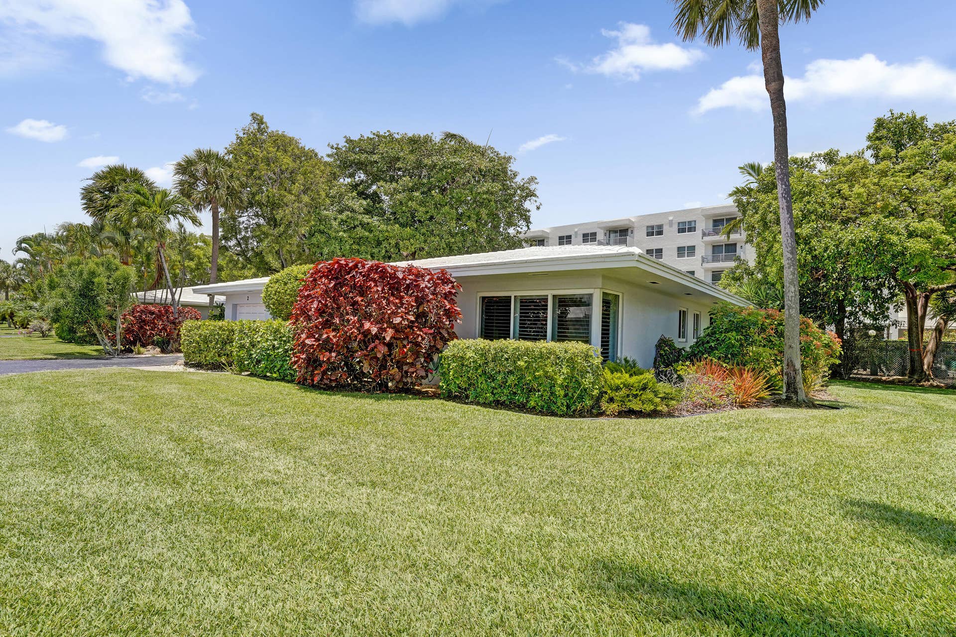 1431 S Ocean Boulevard, #2, Lauderdale By The Sea, FL 33062 36-front exterior corner DSC03363