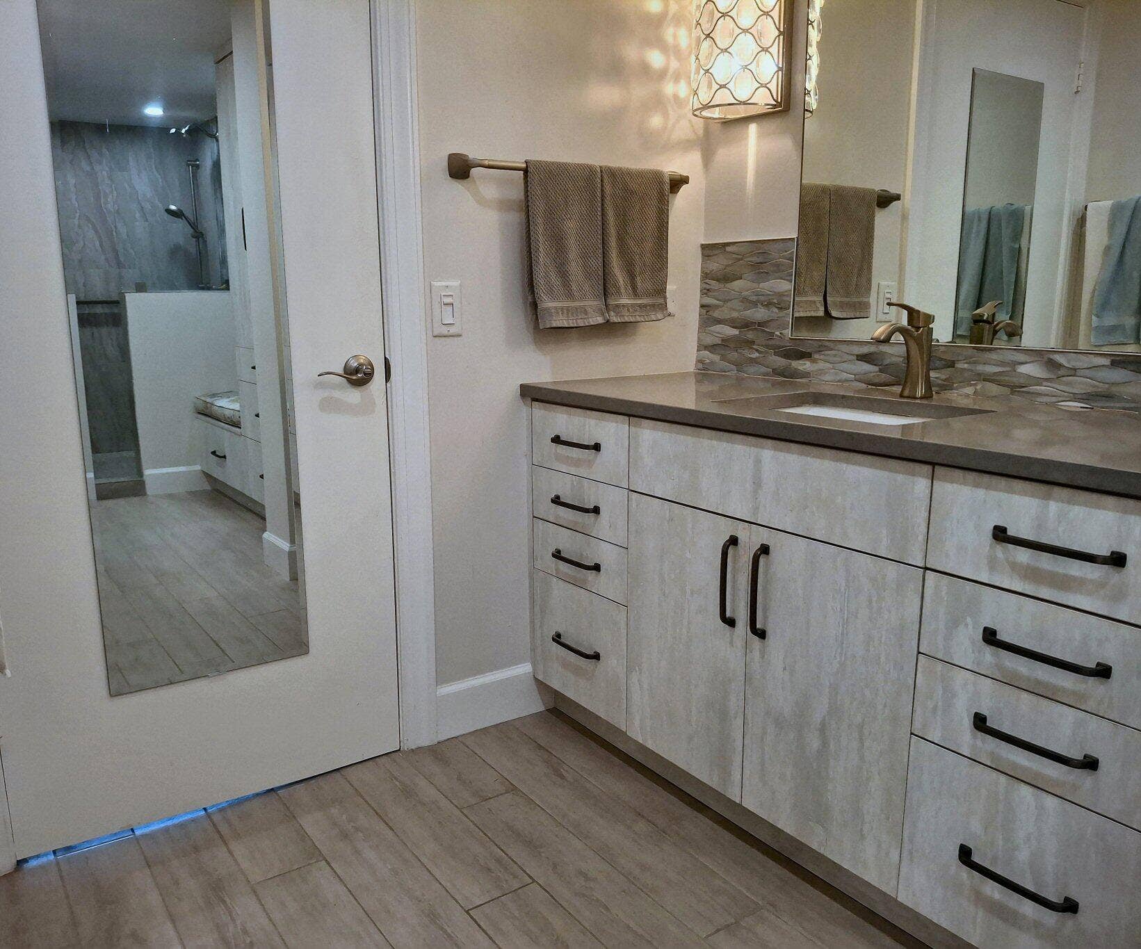 123 Lakeshore Drive, #1845, North Palm Beach, FL 33408 Main Bath