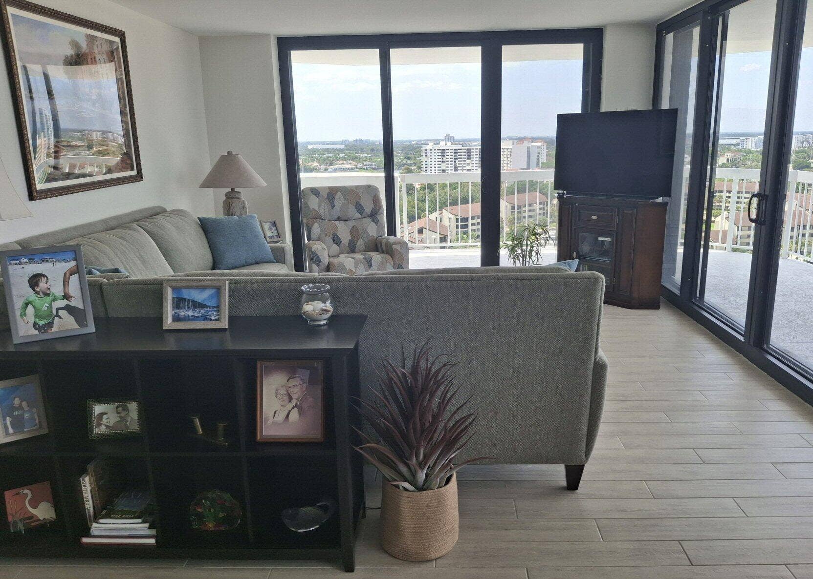 123 Lakeshore Drive, #1845, North Palm Beach, FL 33408 Living Room
