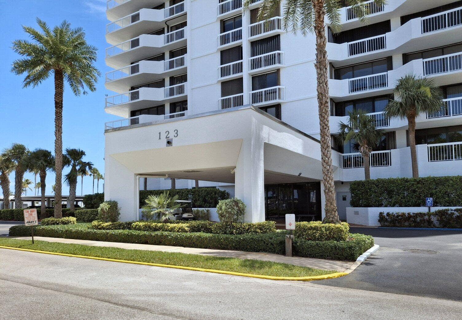 123 Lakeshore Drive, #1845, North Palm Beach, FL 33408 Building Entrance