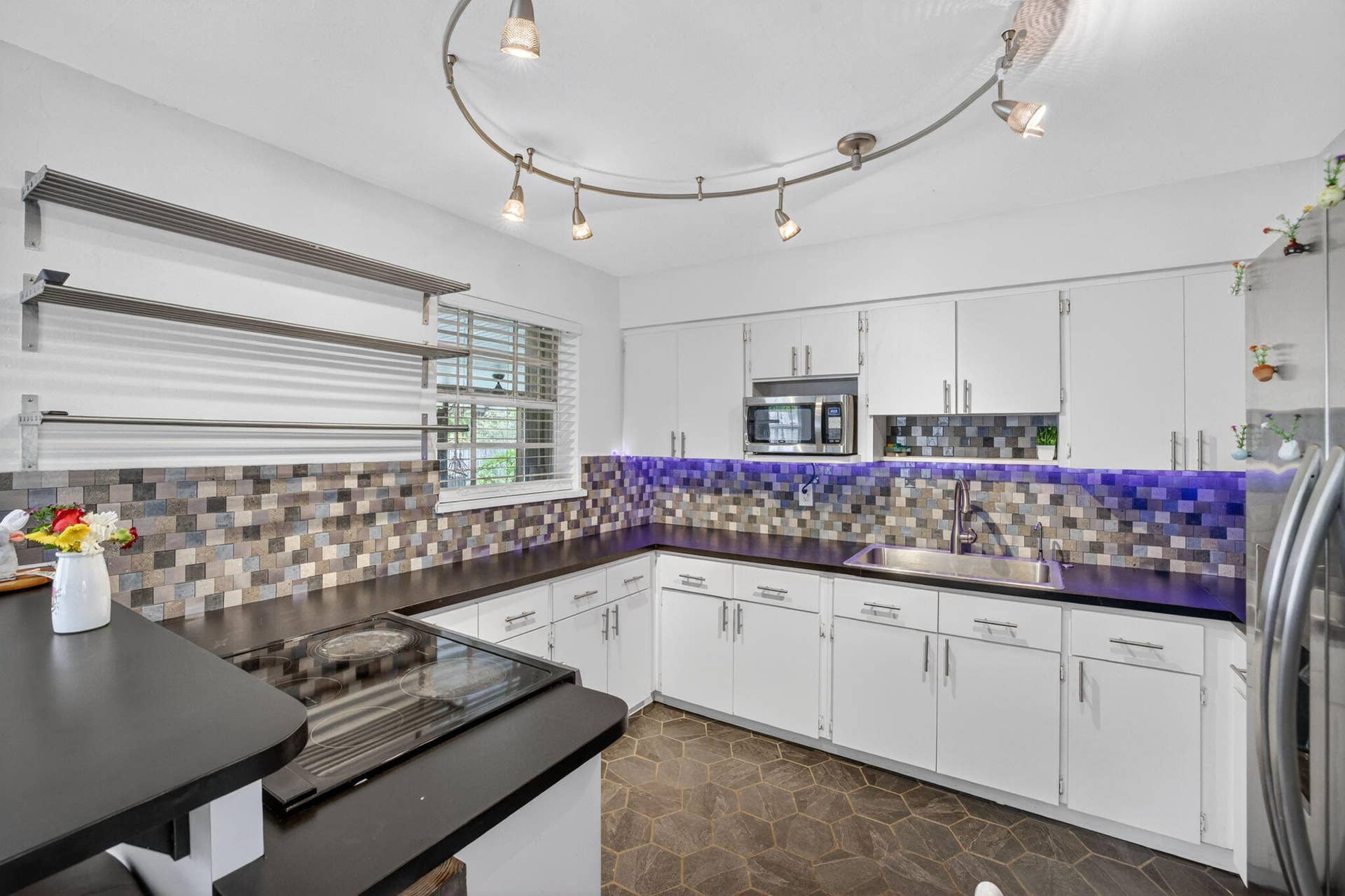 633 NW 30th Street, Wilton Manors, FL 33311 12-web-or-mls-B699A1009