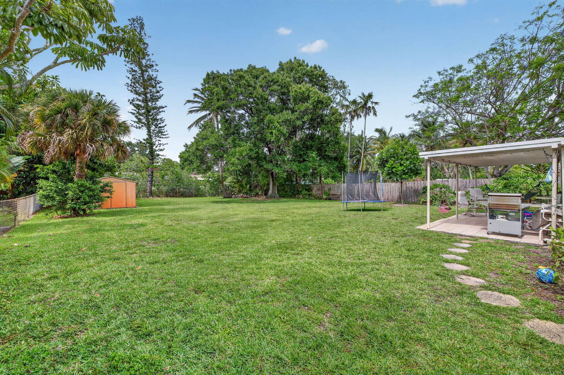 633 NW 30th Street, Wilton Manors, FL 33311 38-web-or-mls-B699A1278