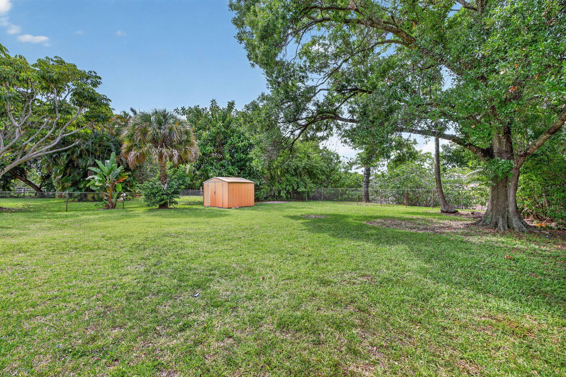 633 NW 30th Street, Wilton Manors, FL 33311 41-web-or-mls-B699A1294