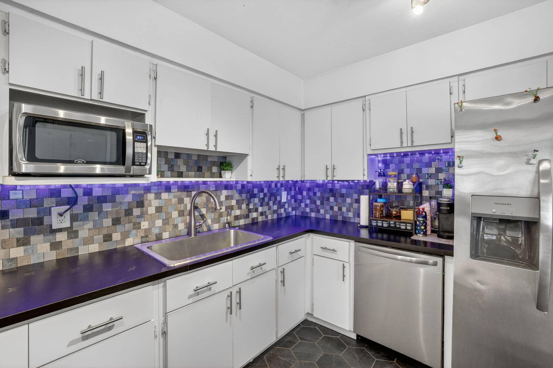 633 NW 30th Street, Wilton Manors, FL 33311 17-web-or-mls-B699A1034