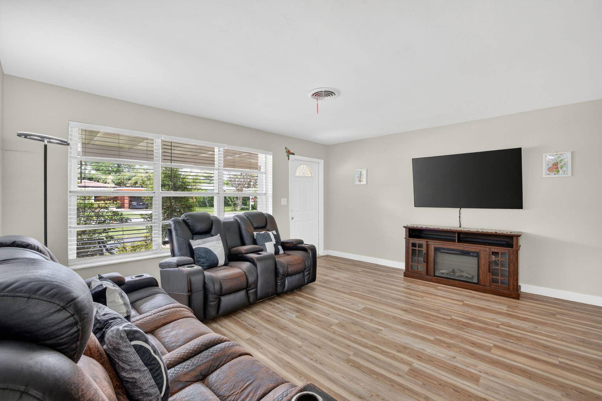 633 NW 30th Street, Wilton Manors, FL 33311 7-web-or-mls-B699A0979
