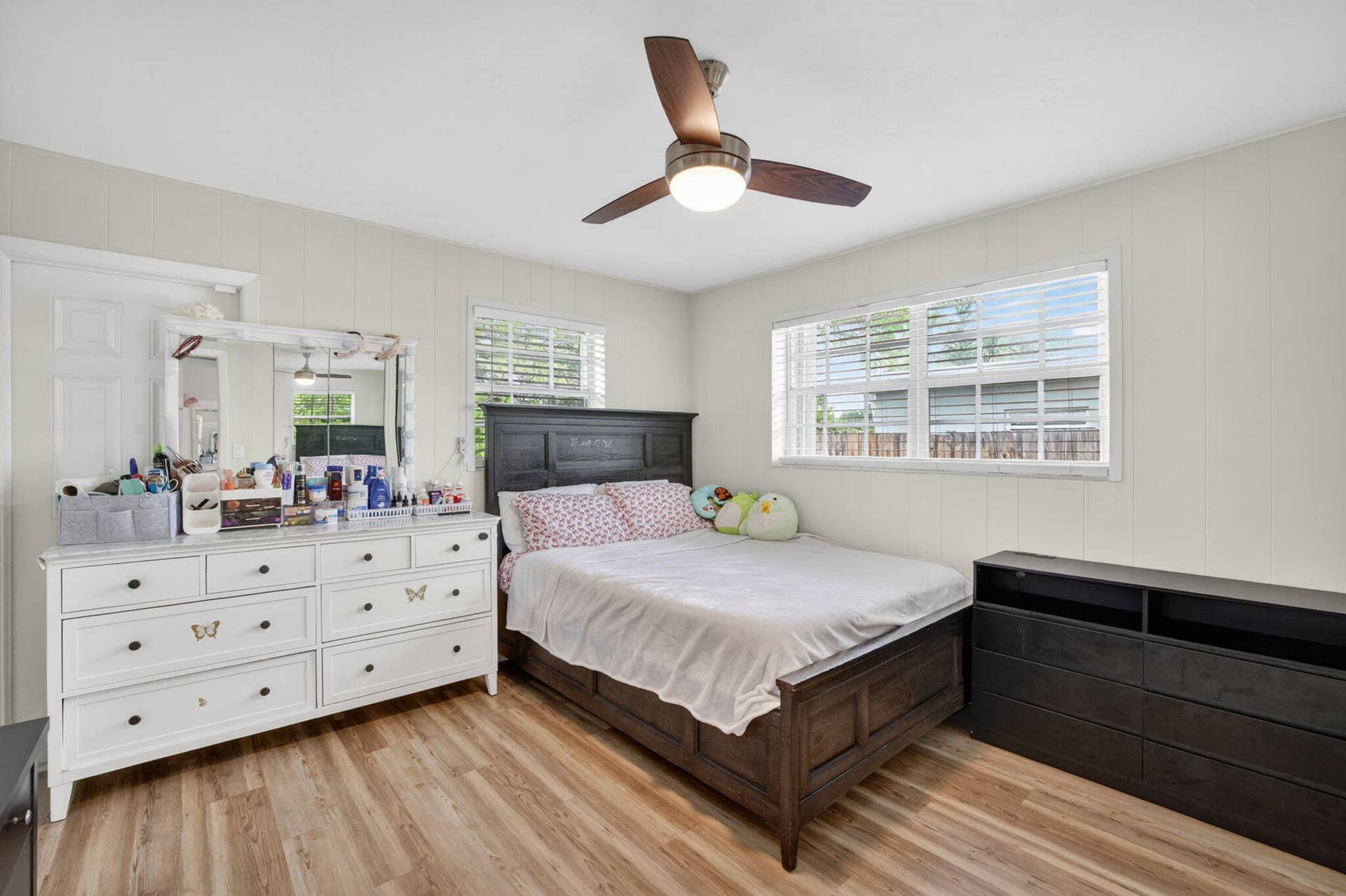 633 NW 30th Street, Wilton Manors, FL 33311 22-web-or-mls-B699A1074