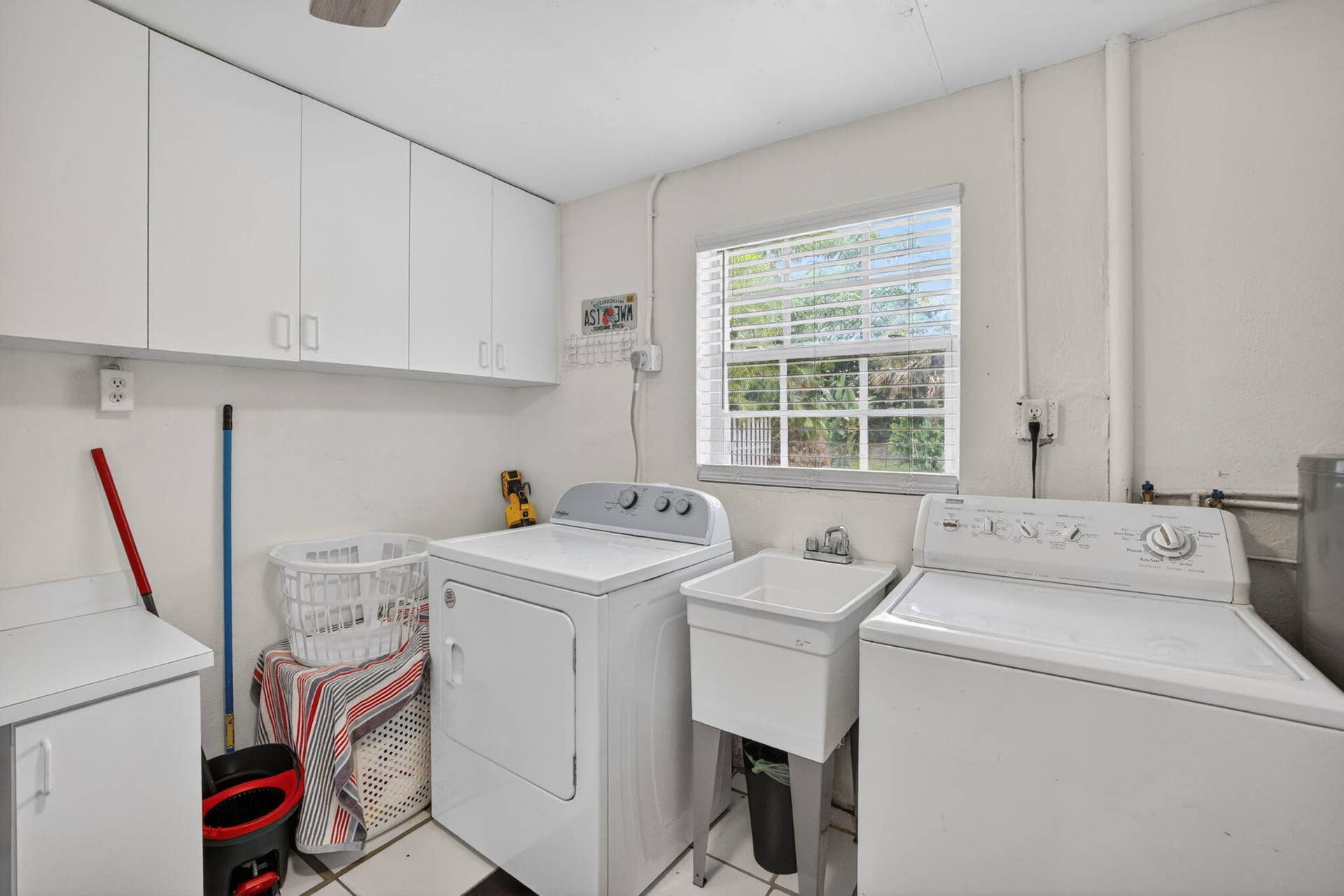 633 NW 30th Street, Wilton Manors, FL 33311 32-web-or-mls-B699A1039