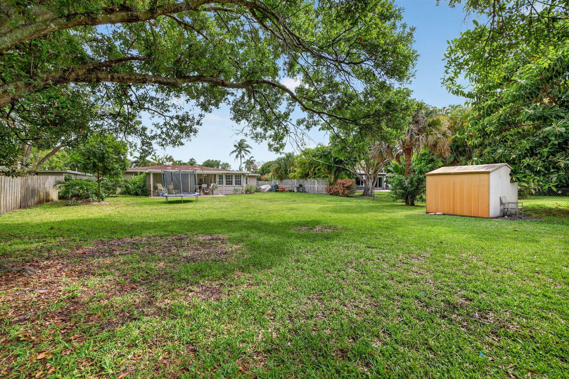 633 NW 30th Street, Wilton Manors, FL 33311 42-web-or-mls-B699A1303
