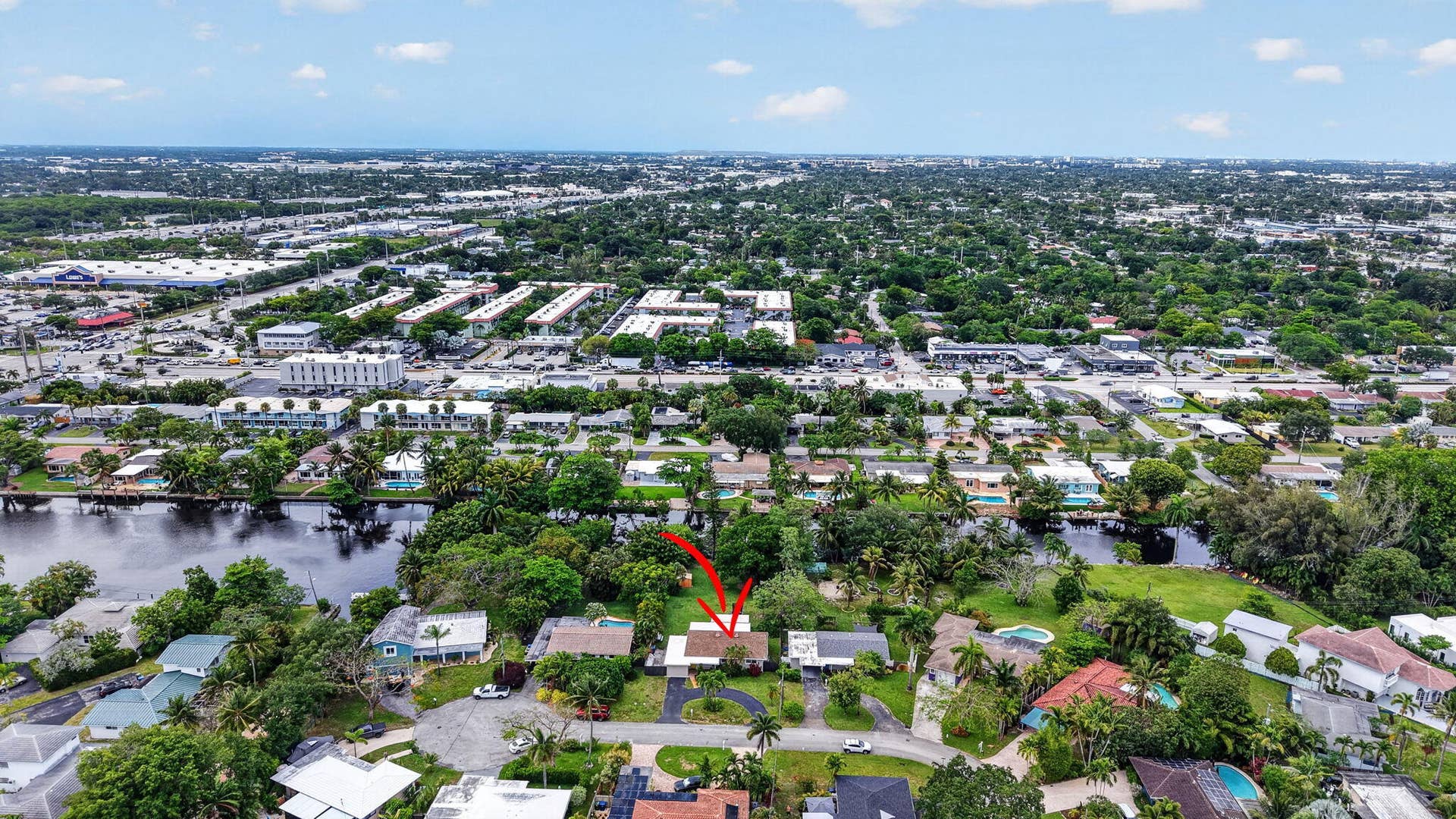 633 NW 30th Street, Wilton Manors, FL 33311 59-web-or-mls-DJI_20260512162036_0821_D