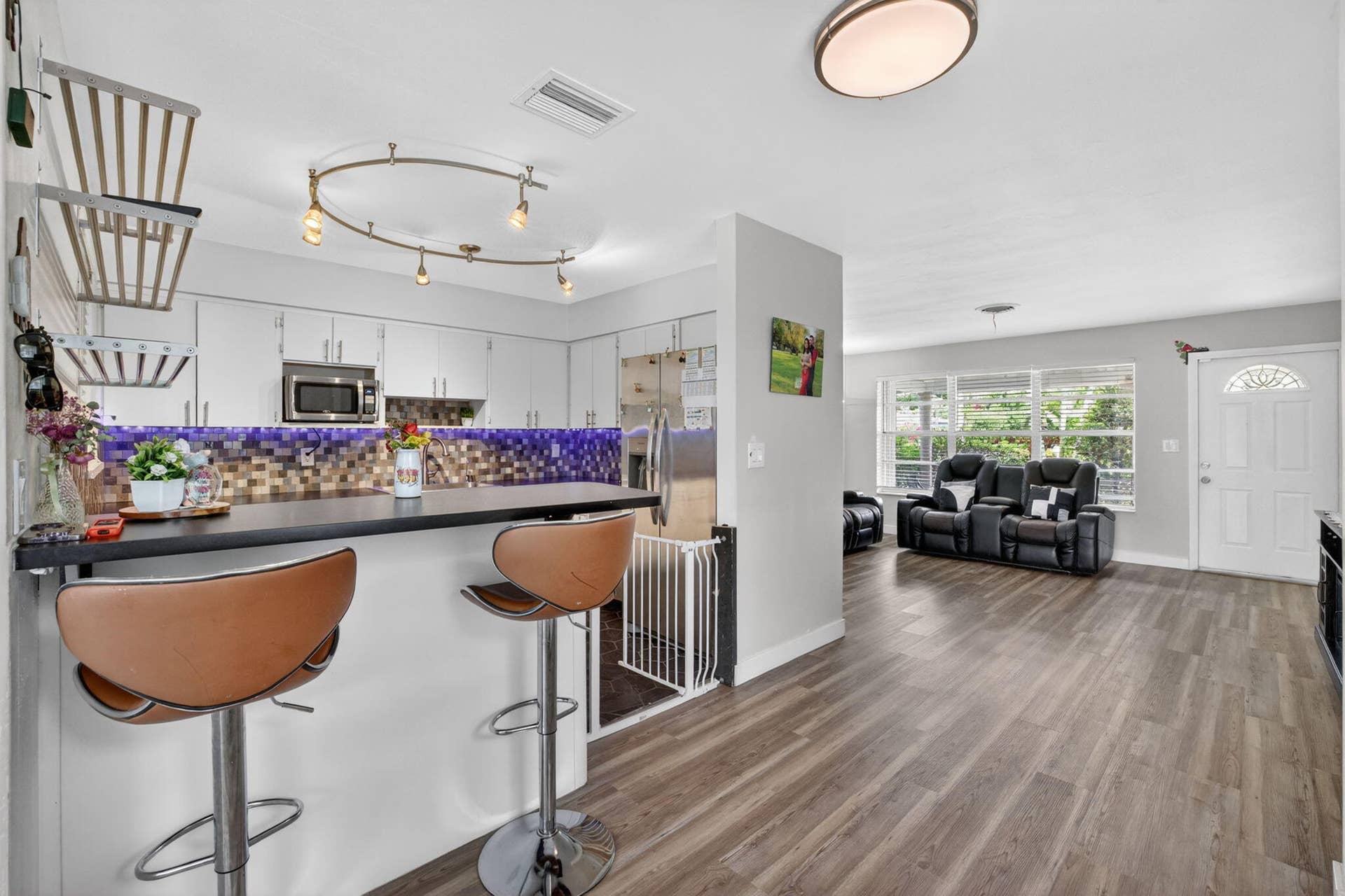 633 NW 30th Street, Wilton Manors, FL 33311 11-web-or-mls-B699A0999