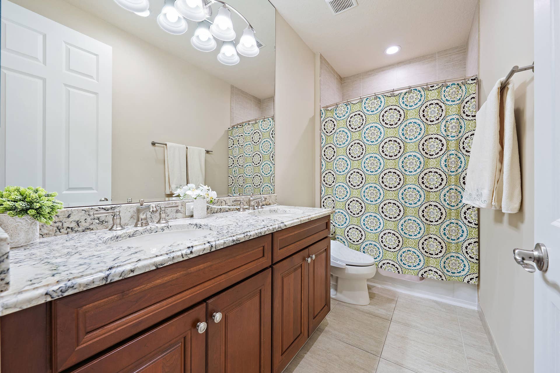13501 Treasure Cove Circle, North Palm Beach, FL 33408 Guest Bathroom
