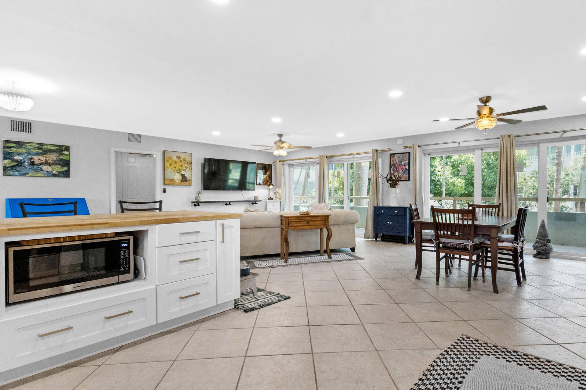 1000 SE 4th Street, #209-210, Fort Lauderdale, FL 33301 Open European Modern kitchen