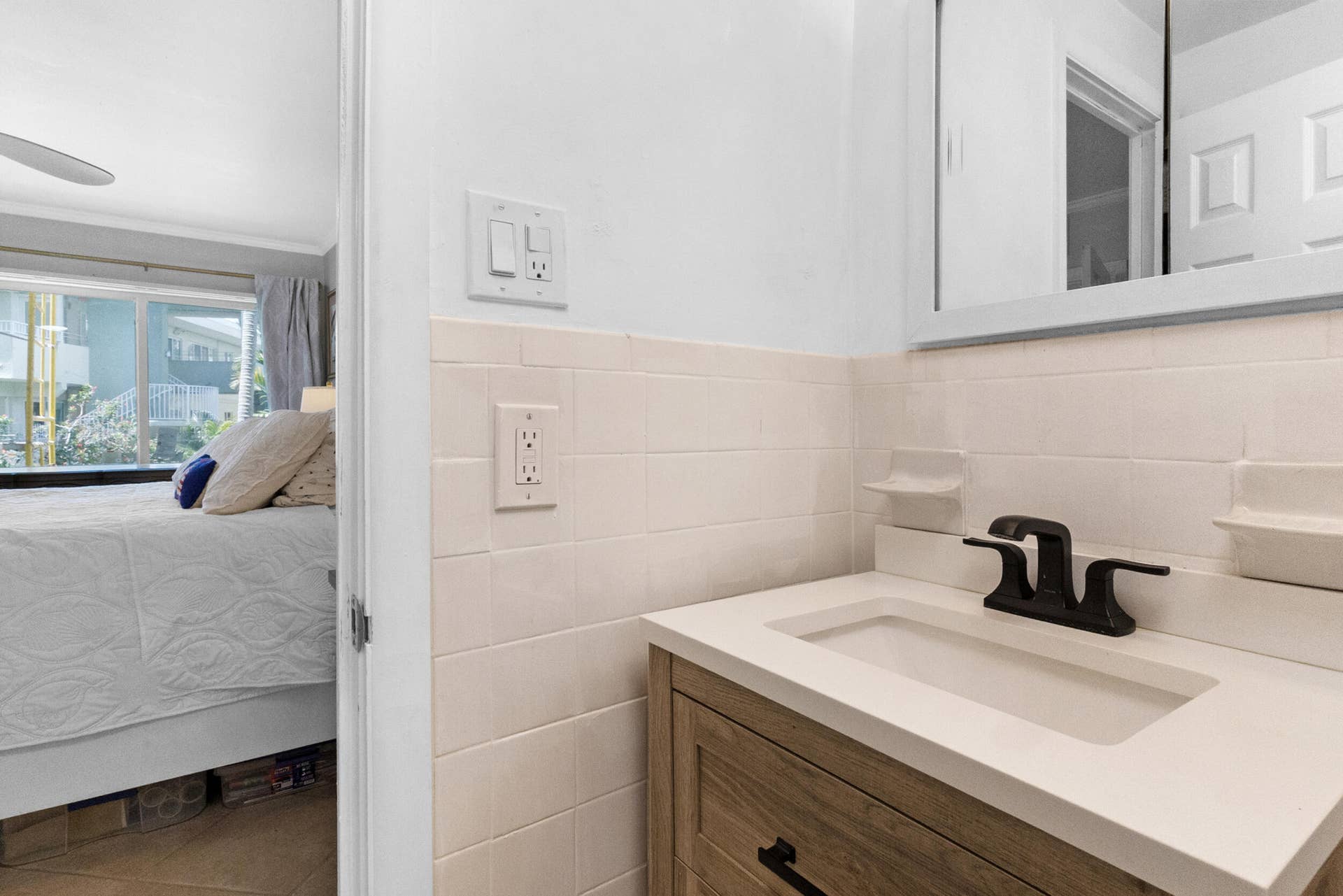 1000 SE 4th Street, #209-210, Fort Lauderdale, FL 33301 Master Bathroom
