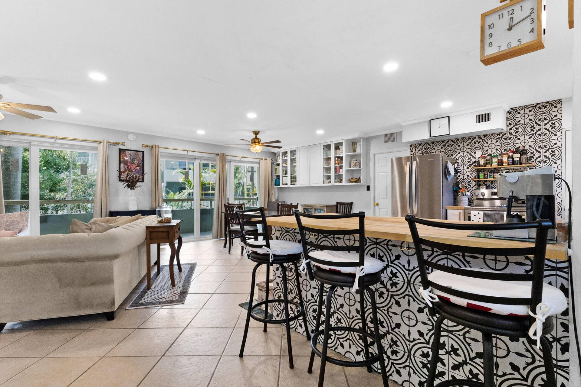 1000 SE 4th Street, #209-210, Fort Lauderdale, FL 33301 Open kitchen